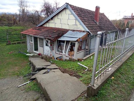 Darko bio na kauču kad im je komšija automobilom „sletio“ na kuću: Vozač tek položio!