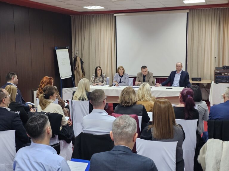 RAZMJENA ISKUSTAVA I RJEŠENJA: Ugljevik ugostio direktore domova zdravlja Srpske