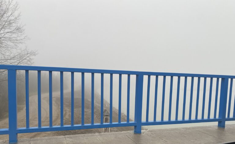 Drina se danas jedva nazire sa Pavlović mosta: Gusta magla prekrila rijeku