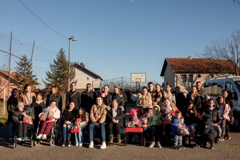 Slavenko Ristić /RSS/ i Republička omladina Srpske obradovali „Bijeljinsku Djecu Suncokreti“
