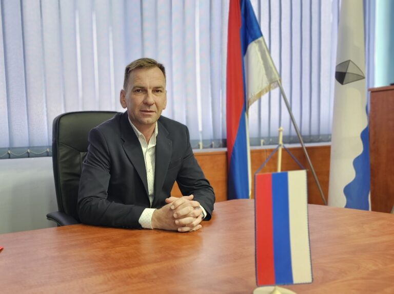 Novogodišnja čestitka načelnika Ugljevika: Sa dobrim mislima i poštenim radom u bolju godinu