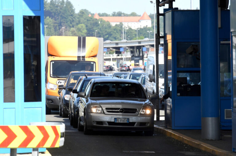 Na graničnim prelazima u Srbiji bez gužvi; Čekanja do sat vremena