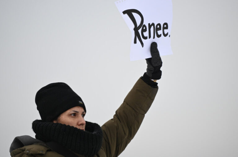 Poznati rezultati obdukcije ubijene žene u Mineapolisu: Pogođena najmanje tri puta