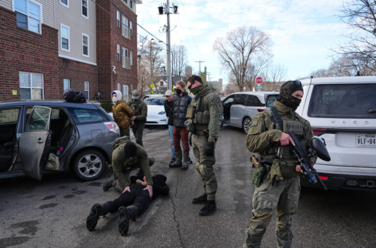 Haos u Americi: Ispaljen suzavac, ICE hapsi koga stigne FOTO/VIDEO