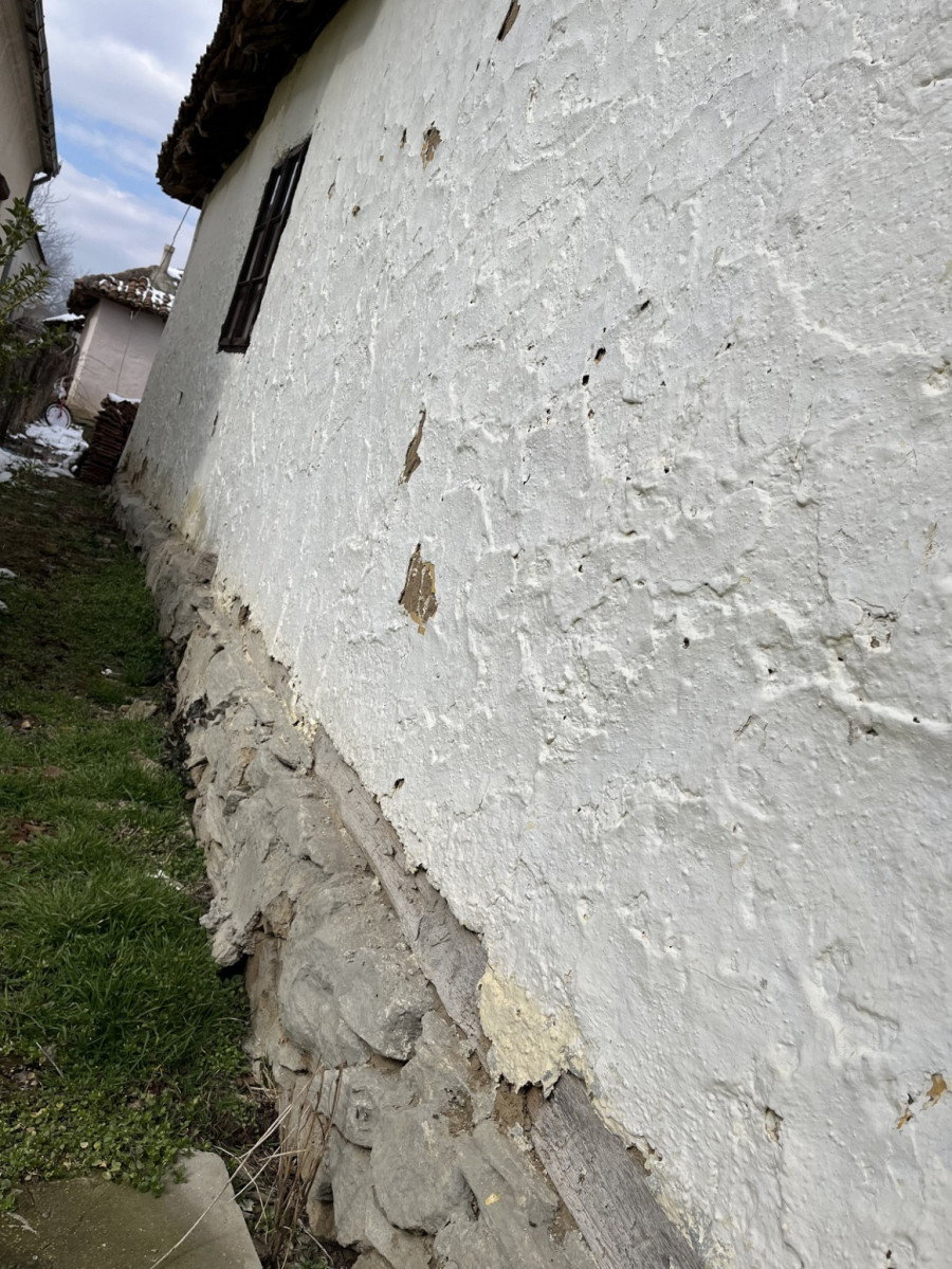 Petočlanoj porodici Babić iz Bačine potrebna je pomoć: Da više ne žive u kući od blata FOTO/VIDEO