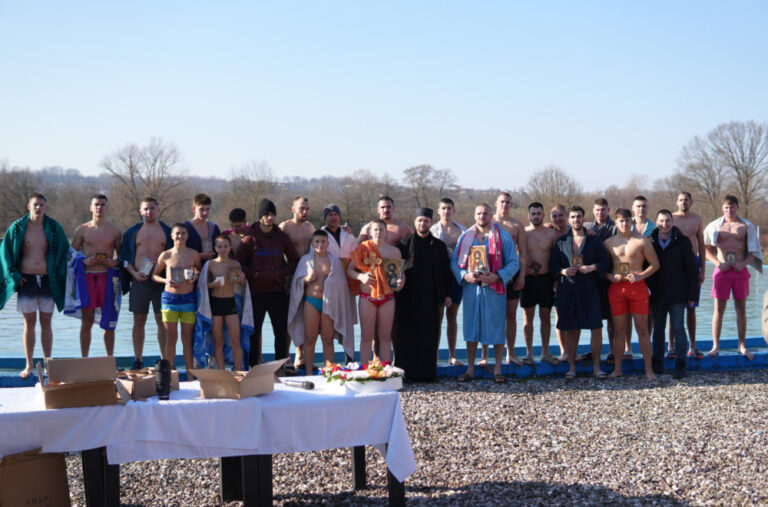 Širom Srbije održano plivanje za Časni krst: Učestvovao veliki broj građana FOTO