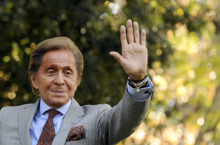 Odlazak „poslednjeg modnog cara“: Valentino Garavani je bio „šeik šika“