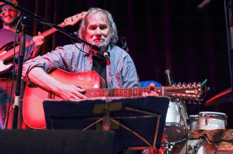 Poznati pjevač i njegova supruga izgorjeli u požaru