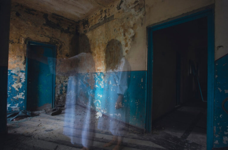 Ove poznate ličnosti tvrde da su im kuće uklete: Njihove priče lede krv u venama FOTO