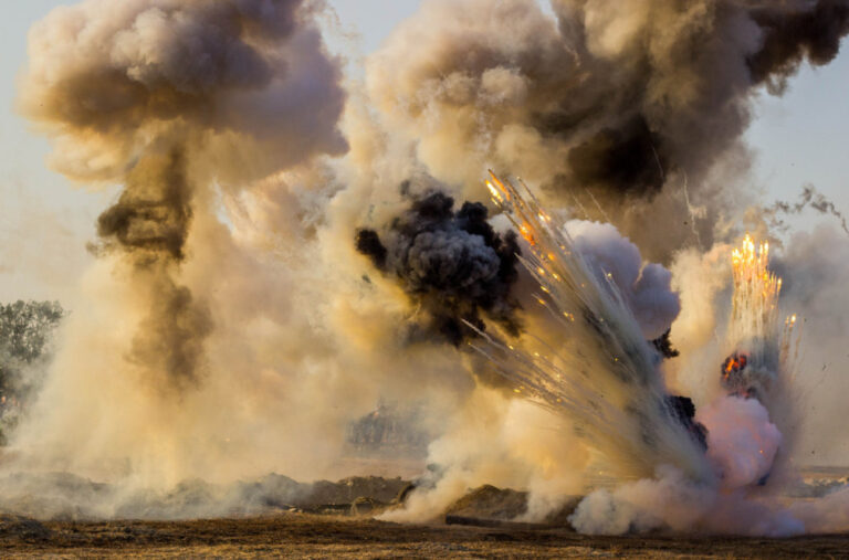 Eksplozija u srcu iranske luke: Vatrogasci i spasioci na terenu; Potvrđene žrtve FOTO/VIDEO