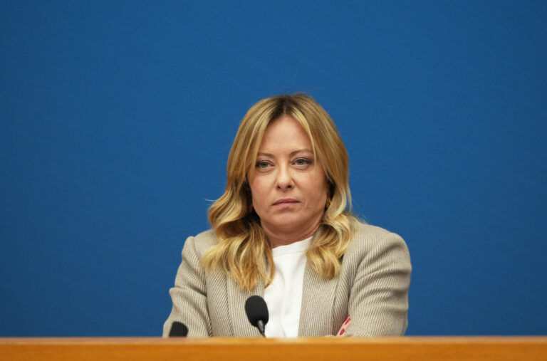 Melonijeva se pojavila na fresci: „Ne, definitivno ne ličim na anđela“ FOTO