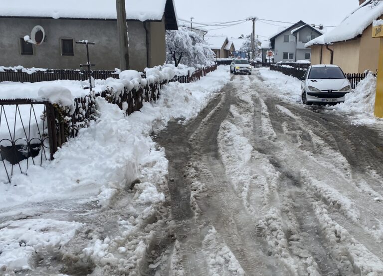 Dva traktorčića protiv zime: Kako je Bijeljina izgubila bitku sa  snijegom