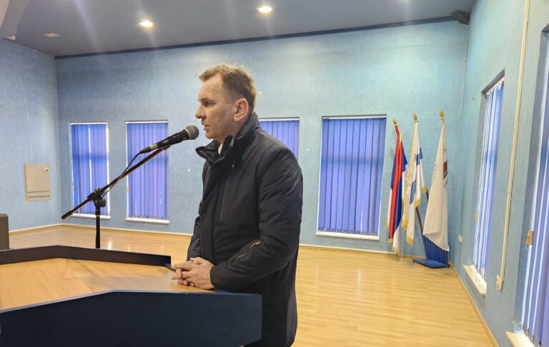 PAŽNJA I PODRŠKA ZA BOŽIĆ: U Ugljeviku uručeno po 150 KM porodicama poginulih i vojnim invalidima