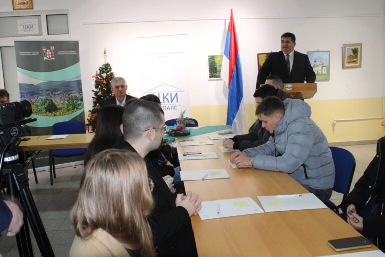 Lopare: Potpisani ugovori o stipendiranju studenata