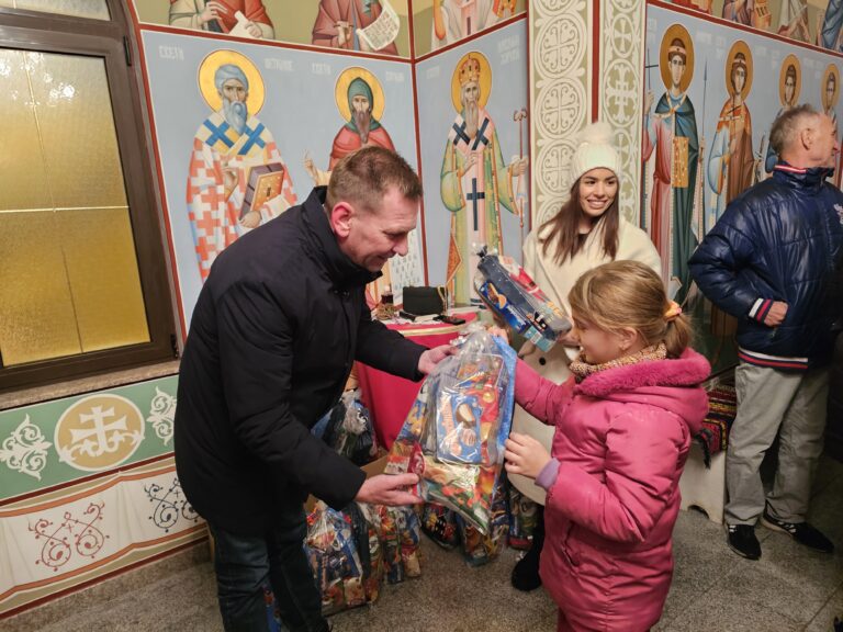 Načelnik Gajić u rodnoj Mezgraji: Uz Boga i jedni uz druge kroz sva vremena