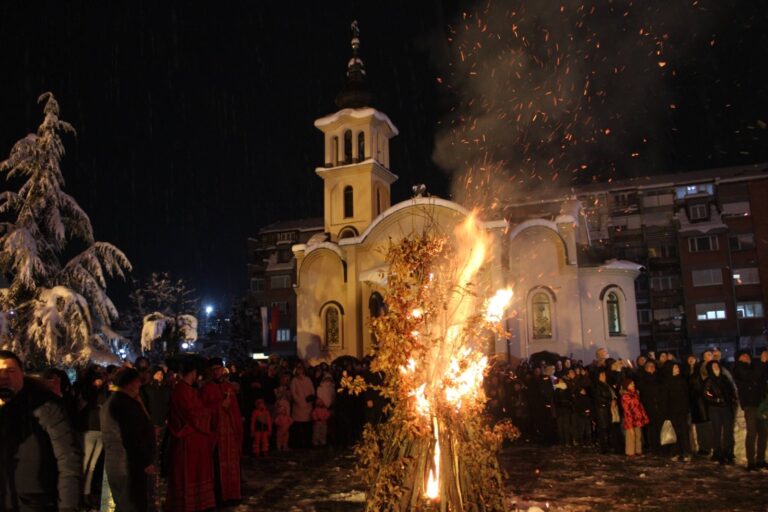 Badnje veče okupilo Majevičane oko hramova