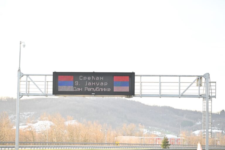 Auto-putevi RS u znaku 9. januara: Zastave, besplatne naplatne rampe i svečani defile u Banjoj Luci