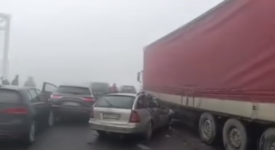 Jeziv lančani sudar na auto-putu Miloš Veliki: Više vozila se zakucalo u šleper sa raznih strana FOTO/VIDEO