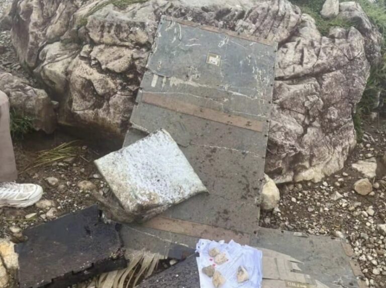 Srušio se avion; Spasioci tragaju za 11 osoba FOTO/VIDEO