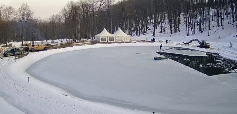 Prosijecanje leda na jezeru: Završne pripreme za bogojavljensko plivanje na Busiji