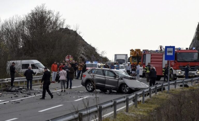 Na auto-putu prema Novom Sadu čak četiri udesa, djelovi vozila rasuti na sve strane