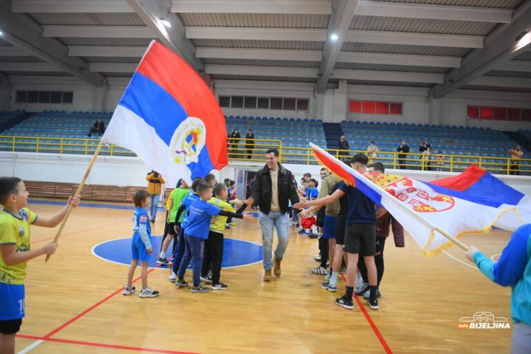 Rukometaši RK “Bijeljina” iznenadili Marka Jevtića: Susret pun emocija (FOTO)