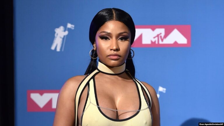 Niki Minaž optužila kolege zbog Epstajna: „Znali su za ostrvo, satanističke rituale, žrtvovavanje djece..“ FOTO