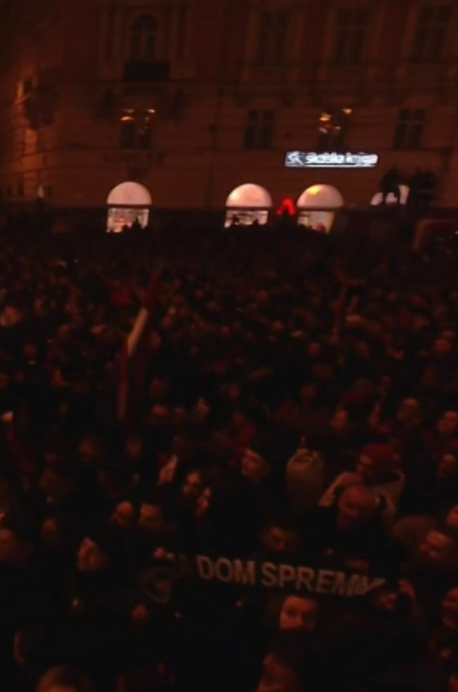 Nezapamćen skandal u Zagrebu: Plenković uz Tompsona, zastave HOS-a i majice Za dom spremni FOTO/VIDEO