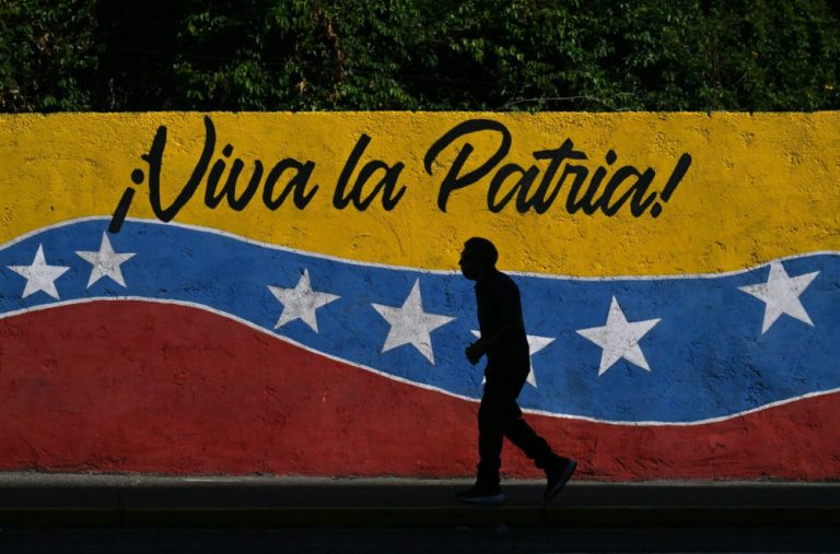 Bura u Venecueli: „Padaju“ ostavke