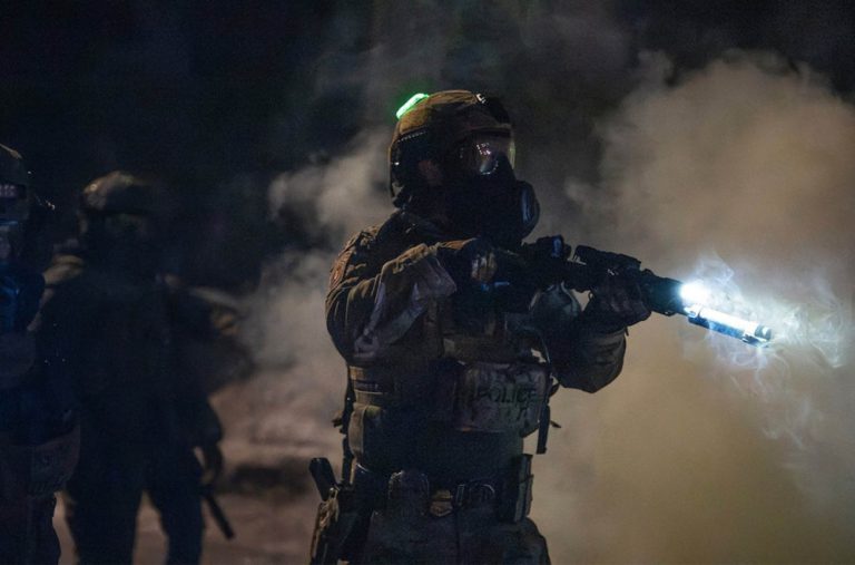 Masovna hapšenja u Mineapolisu; Crkva napadnuta tokom protesta FOTO