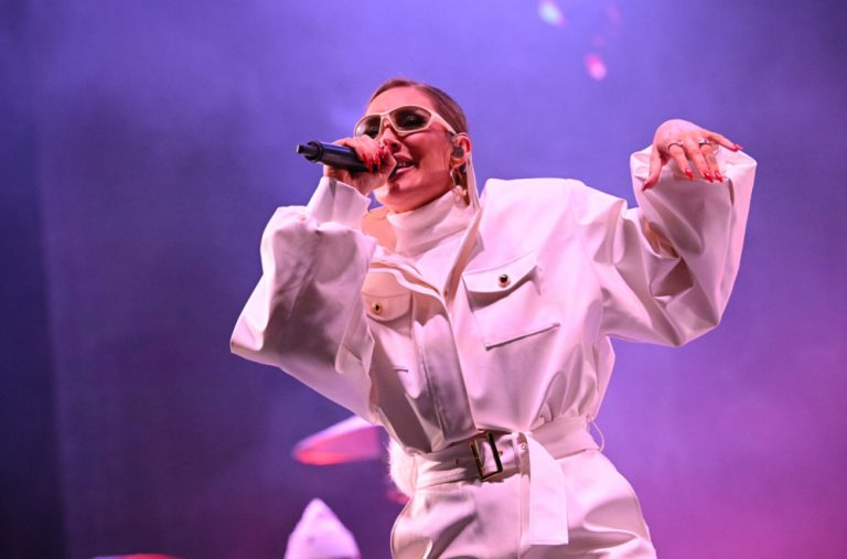 Senidah ruši sve rekorde: Fan pit u Novom Sadu rasprodat, publika traži nove datume