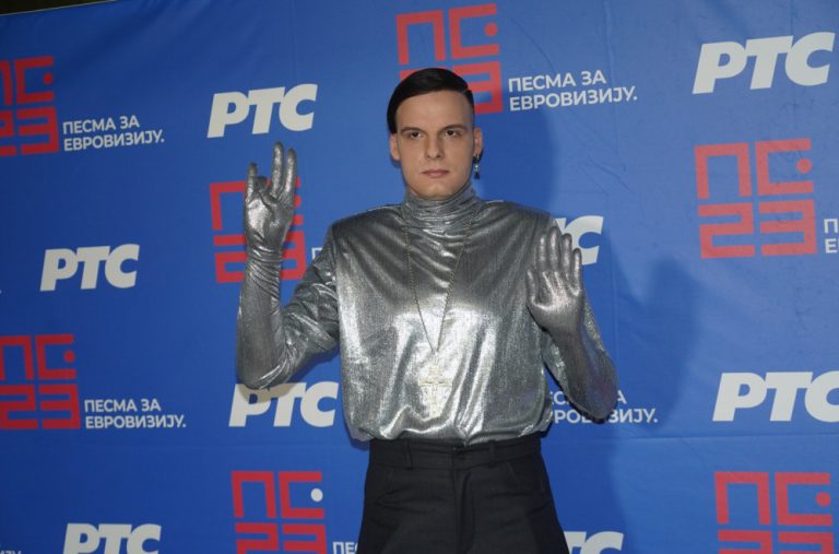 Šajkača i narodna nošnja u polufinalu PZE: Eegor pokazao zašto je jedan od favorita FOTO