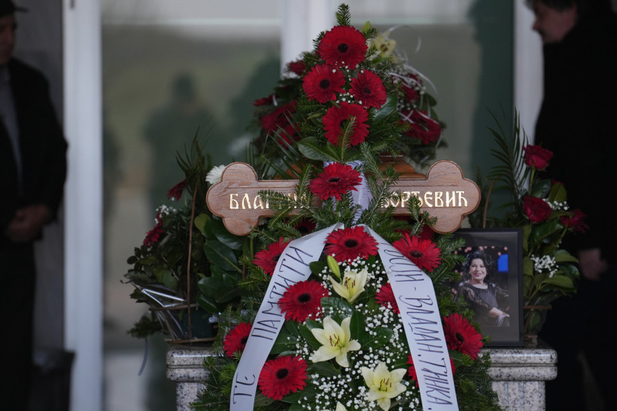 Sahranjena Beti Đorđević: Pevačka legenda ispraćena na večni počinka uz trubače i emotivni govor