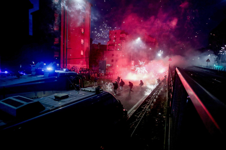 Haos u Milanu; Žestoki sukobi policije i demonstranata, upotrebljeni vodeni topovi FOTO/VIDEO