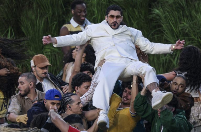 Svijet mu aplaudira, on briše sve: Neočekivan potez Bed Banija nakon Superboula FOTO