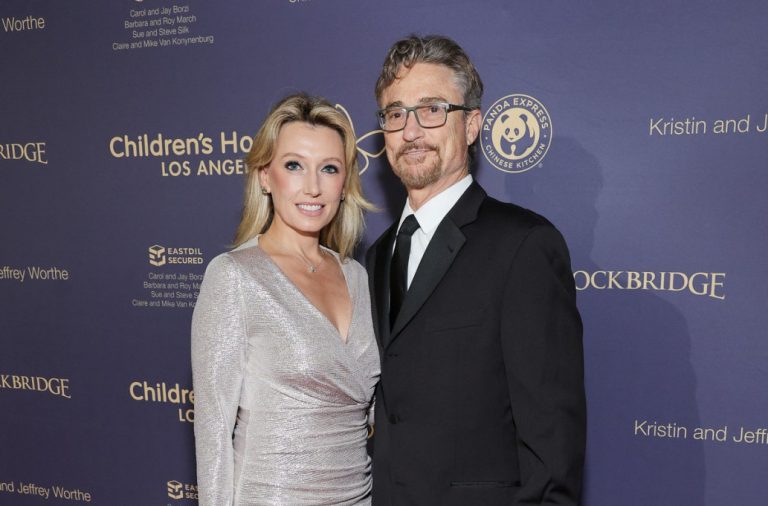 Pukao brak zbog Epstajna: Pjevačica se razvodi, muž se dopisivao sa njim FOTO