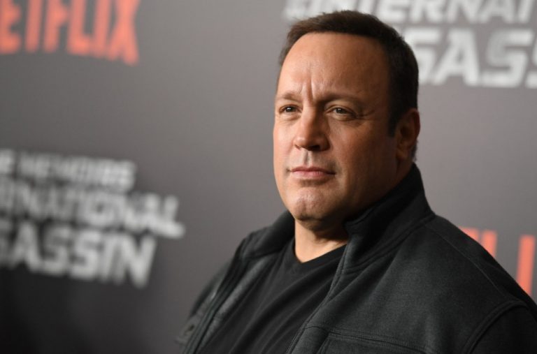 Slavni komičar šokirao javnost: Sam i uplakan s bidermajerom na tribinama Superboula VIDEO