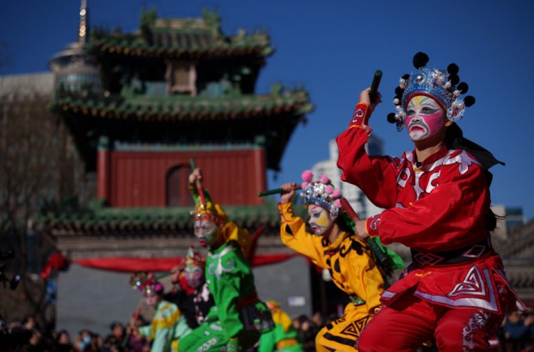 Spektakularan doček Nove godine u Kini: Ples humanoidnih robota oduševio svijet FOTO/VIDEO