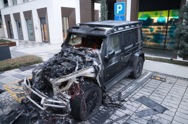 Određen pritvor muškarcu koji je zapalio automobil Bake Praseta: Branio se ćutanjem