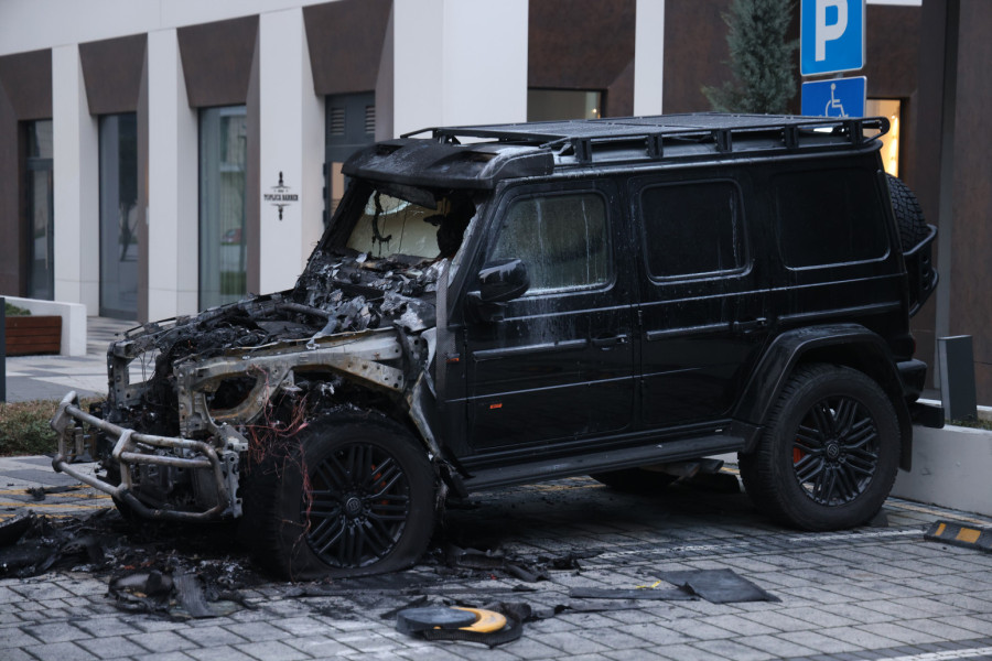 Određen pritvor muškarcu koji je zapalio automobil Bake Praseta: Branio se ćutanjem
