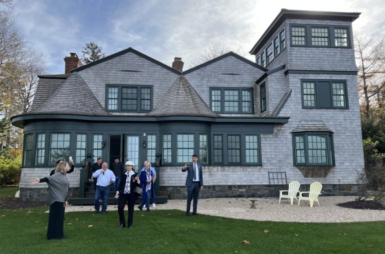 Žena koja živi u Teslinoj kući napisala knjigu: Evo kako je genije živio na Long Ajlendu FOTO