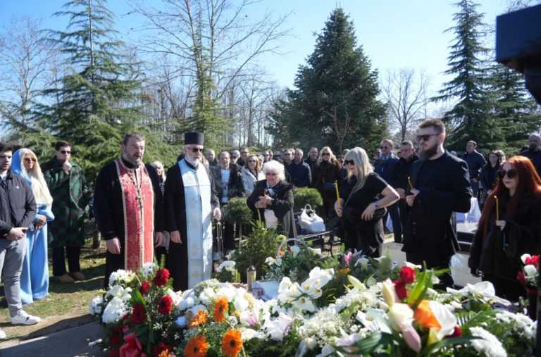 Obilježen pomen Saši Popoviću: Godinu dana bez estradnog maga FOTO/VIDEO