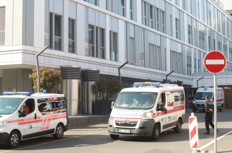 Aktivna noć hitne pomoći: Muškarac povrijeđen u udesu kod Surčina, izbio požar na Čukarici