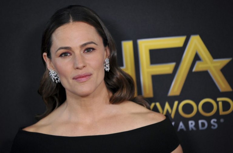 Dženifer Garner kolegi odgrizla pola uveta: „Rekao mi je da se borim za život“ VIDEO