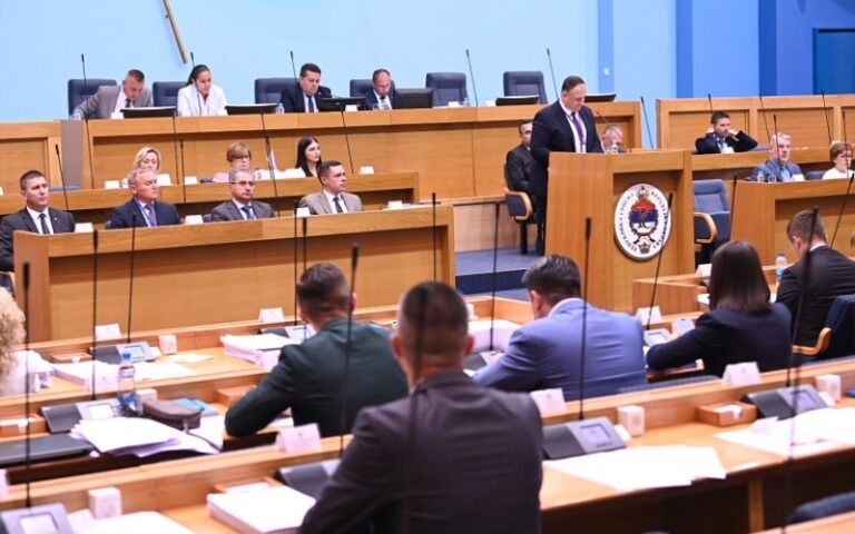 Opozicija u NSRS: Mljekari ucijenjeni; Mazalica: „Niste pripremljeni“