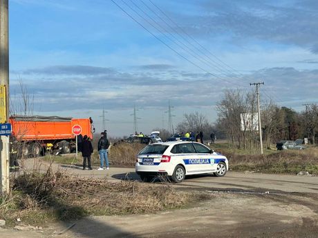 Teška saobraćajna nesreća na Ibarskoj magistrali: Vozač kamiona pokušavao da izbjegne auto