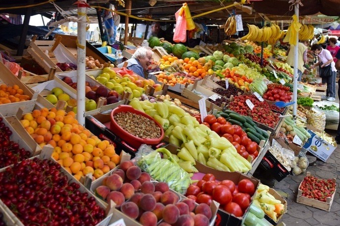 Bijeli luk u Bijeljini 10 KM, u Banjaluci i do 17 KM: Pogledajte razlike u cijenama na dvije najveće zelene pijace u Srpskoj