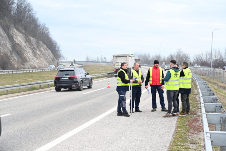 Vozači, prilagodite brzinu: Geodetski radovi na auto-putu E-661 narednih 15 dana