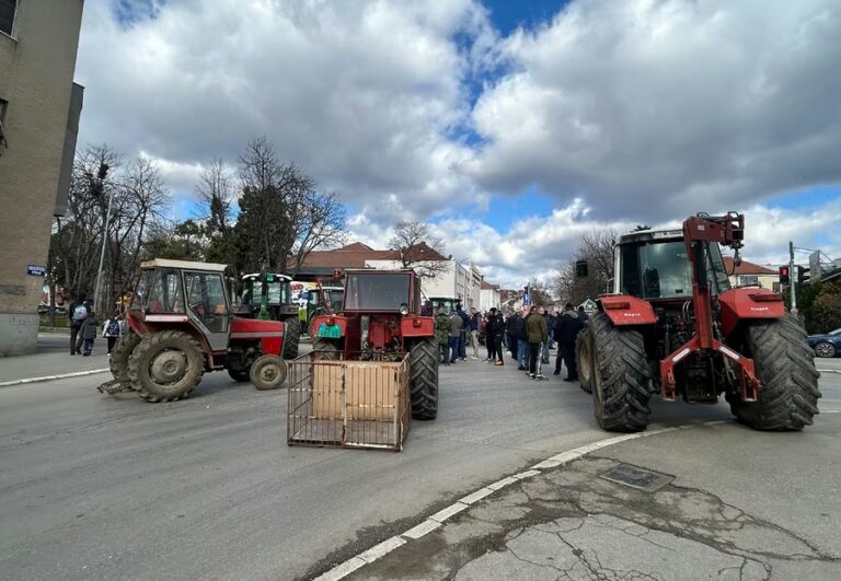 Pažnja za vozače koji putuju u Srbiju!: Blokada Kuzmina i sela oko Bogatića