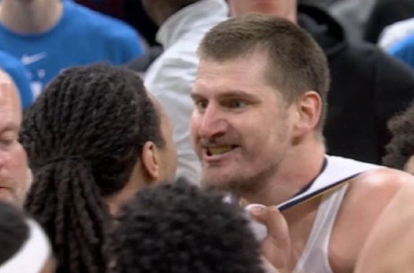 „Prljavi“ Dort zamalo izazvao tuču u meču Tandera i Nagetsa: Jokić u glavnoj ulozi VIDEO